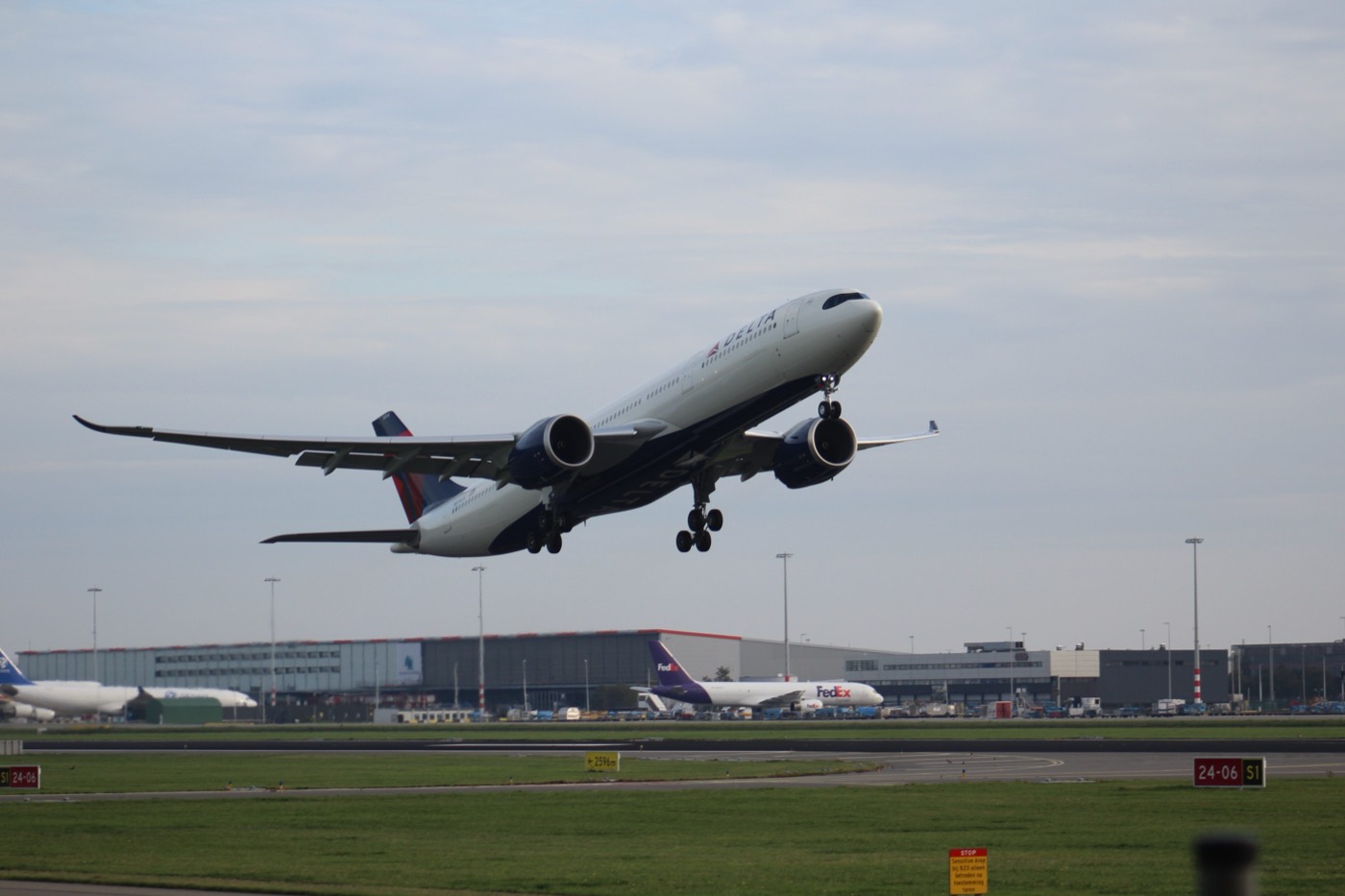 Photo of an Airbus A330-900