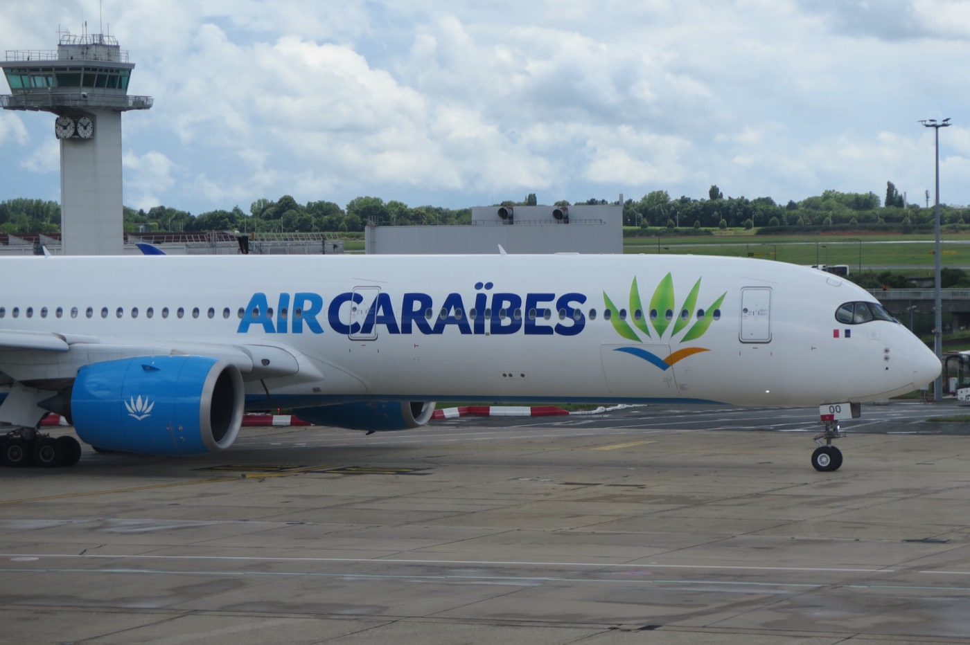 Photo of an Airbus A350-1000